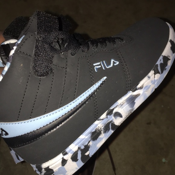 Kids FILAS size 2 - Picture 1 of 4
